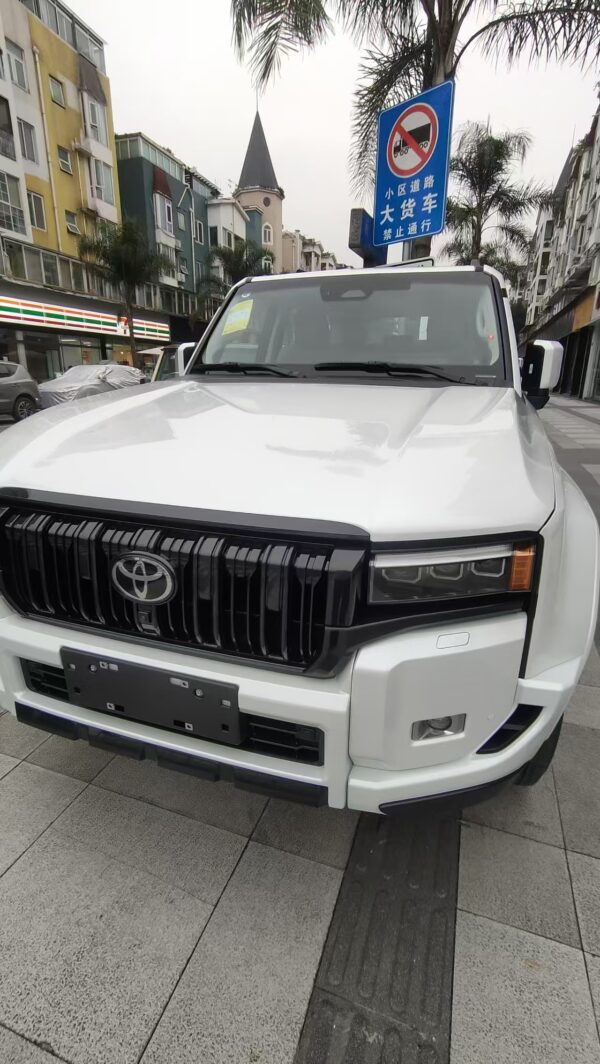 Toyota PRADO Hybrid 2.4T